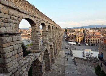 Man dies after falling at Roman aqueduct in Spain